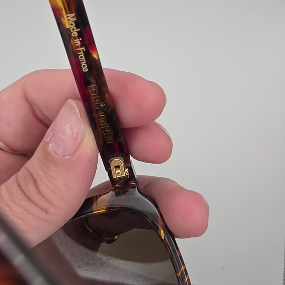 Louis Vuitton Women’s Round Sunglasses – Tortoise Multicolor Frame - Picture 10 of 16